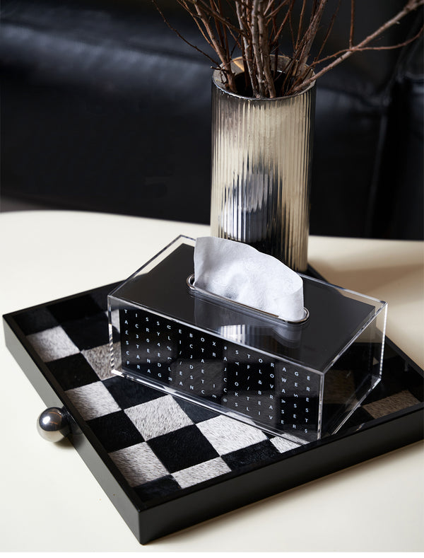 Acrylic tissue box on chessboard, elegant. | Akryl näsduksask på schackbräde, elegant.
