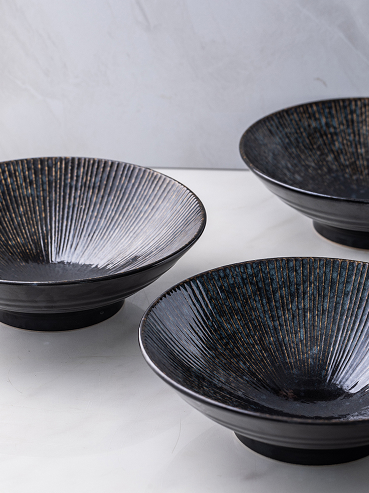 Dark textured ceramic bowl collection, simple background. | Mörk texturerad keramikskålssamling, enkel bakgrund