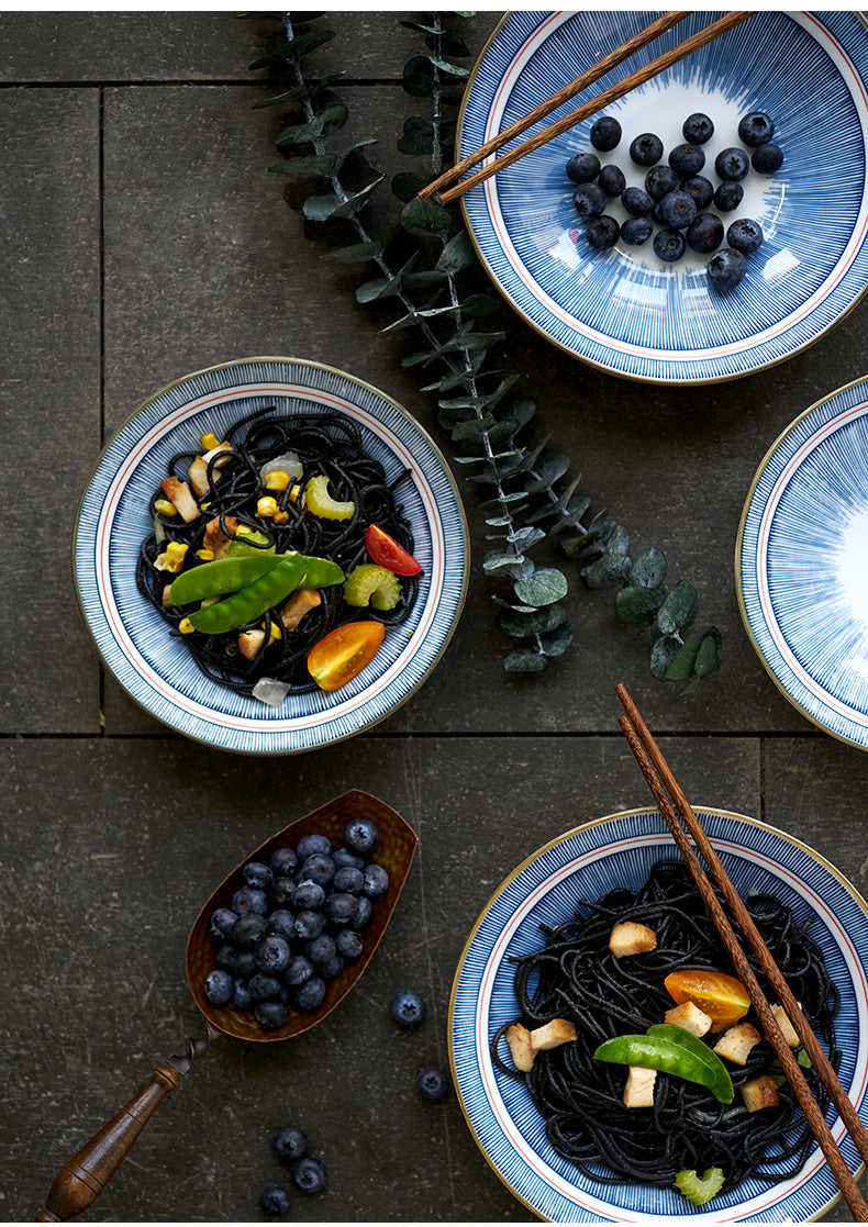 Assorted Japanese dishes, blue patterned bowls. | Assorterade japanska rätter, blåmönstrade skålar.
