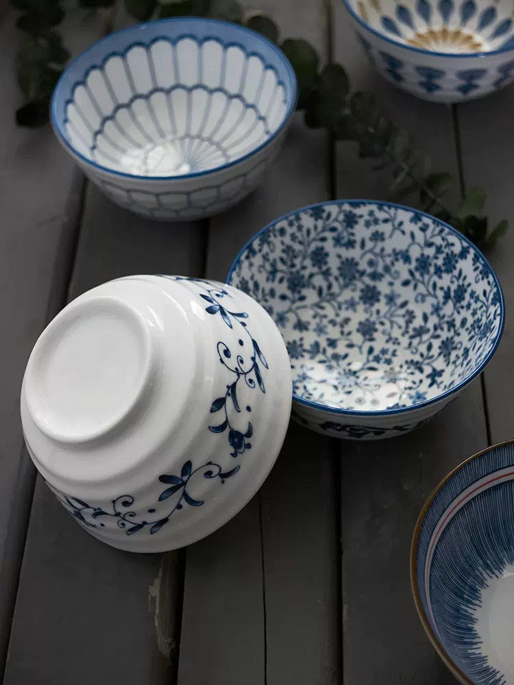 Japanese bowls, various blue patterns, dark wooden surface. | Japanska skålar, olika blå mönster, mörkt träyta.