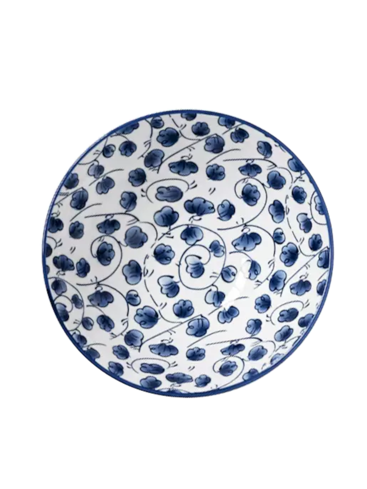  Detailed blue floral pattern bowl, viewed from above. | Detaljerad blåblommönstrad skål, sett uppifrån.
